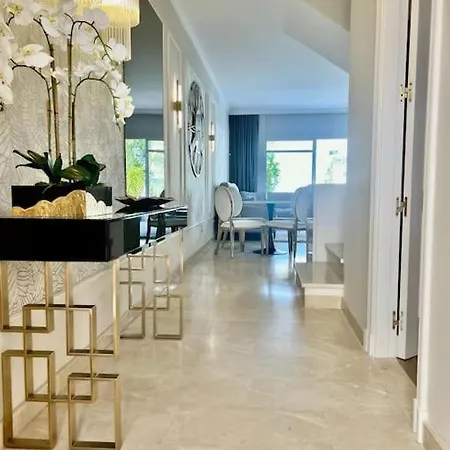 Apartment Stunning & Ultra 3 Bed, Walk Everywhere!