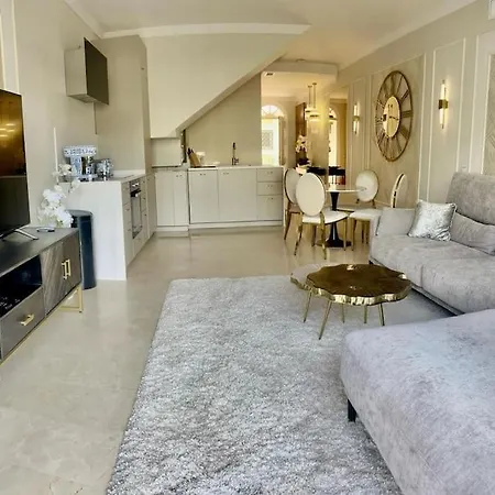 Stunning & Ultra 3 Bed, Walk Everywhere! Apartment Marbella