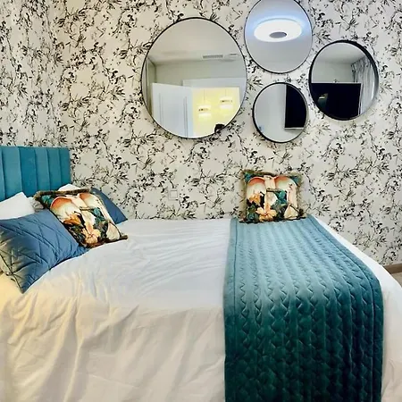 Stunning & Ultra 3 Bed, Walk Everywhere! Apartment *