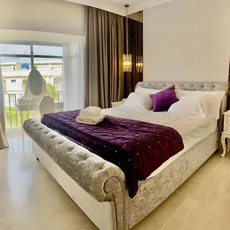 Апартаменты Stunning & Ultra 3 Bed, Walk Everywhere! Марбелья
