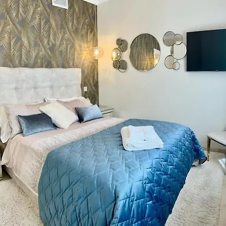 Stunning & Ultra 3 Bed, Walk Everywhere! * Марбелья
