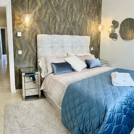 Stunning & Ultra 3 Bed, Walk Everywhere! Марбелья